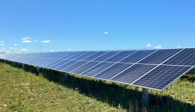 Sistem avansat de control al comunicațiilor: optimizarea gestionării energiei solare