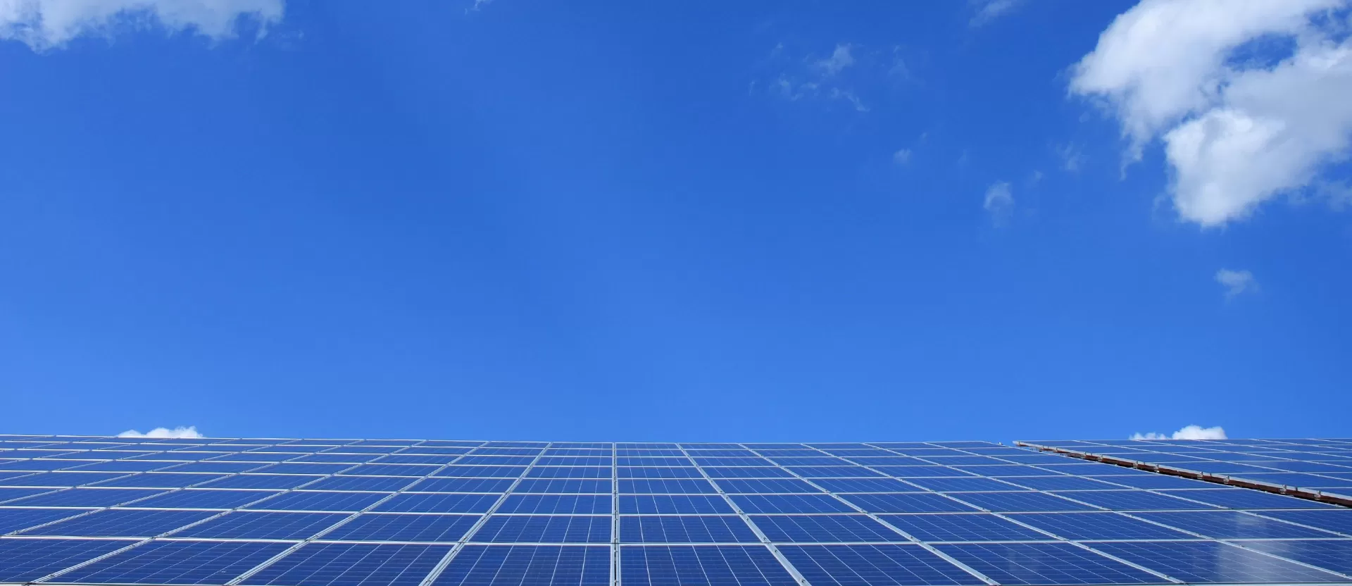 Contact pentru soluții personalizate de urmărire solară